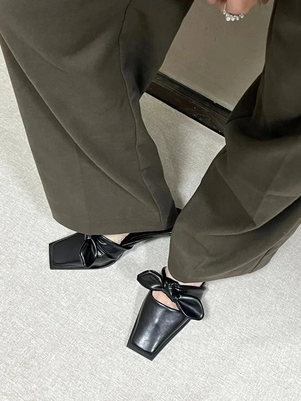 binfenxie  -  Square Toe Women Slippes Summer Outside Mules Shoes Thin Low Heels Black Green White Outside Party Dress Shoes Bow Design Mules