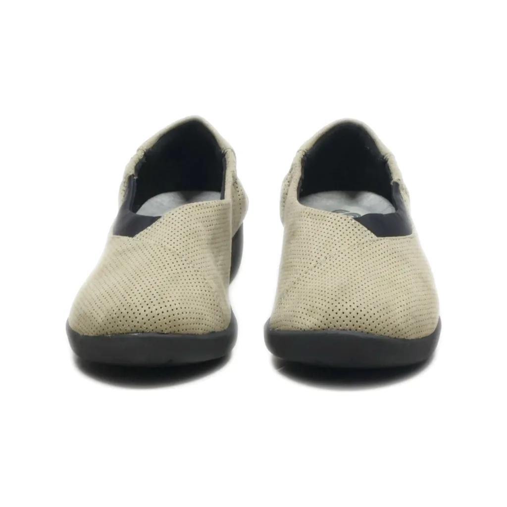 Clarks Pumps Fabric Brown Colour For Women