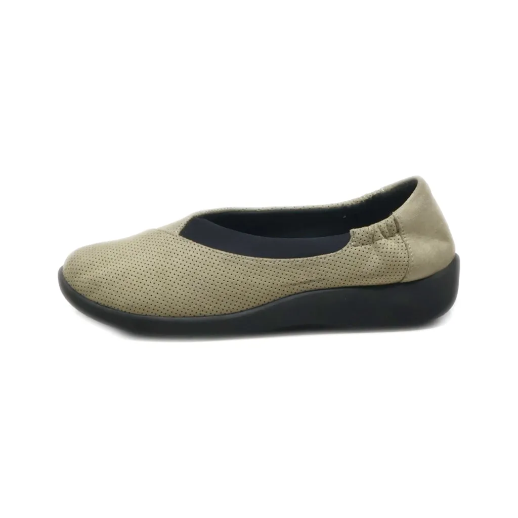 Clarks Pumps Fabric Brown Colour For Women