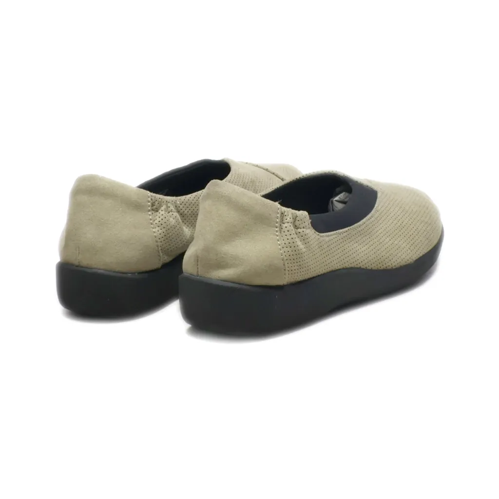 Clarks Pumps Fabric Brown Colour For Women