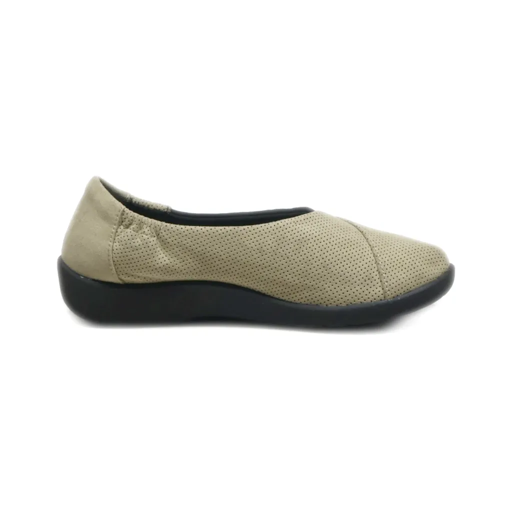 Clarks Pumps Fabric Brown Colour For Women
