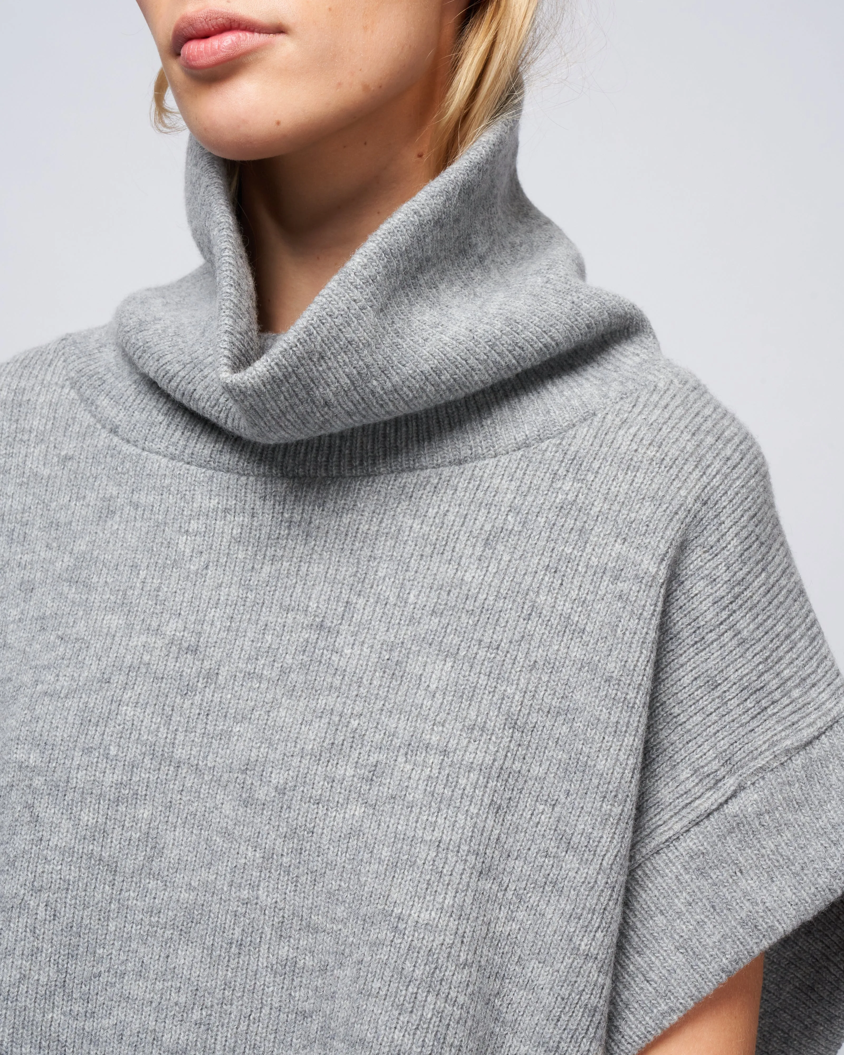 gisele rollneck gilet - mid grey