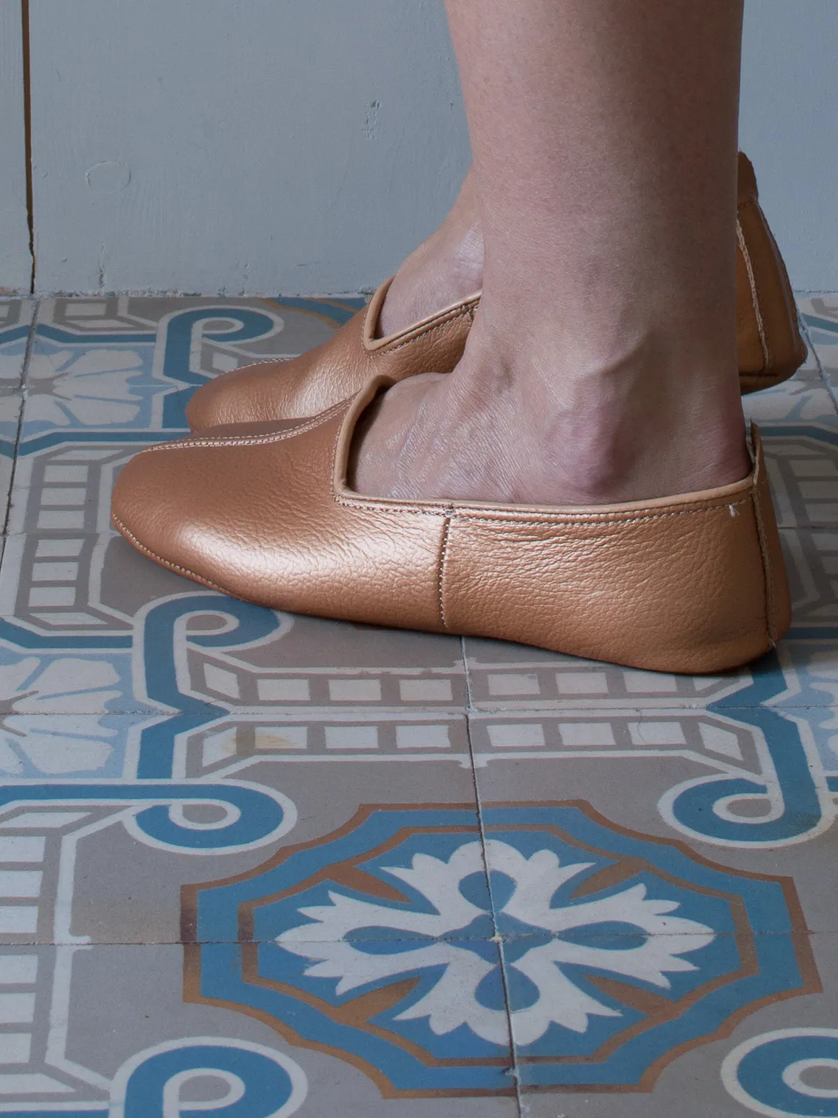 LEATHER SLIPPERS in GLOSSY COPPER