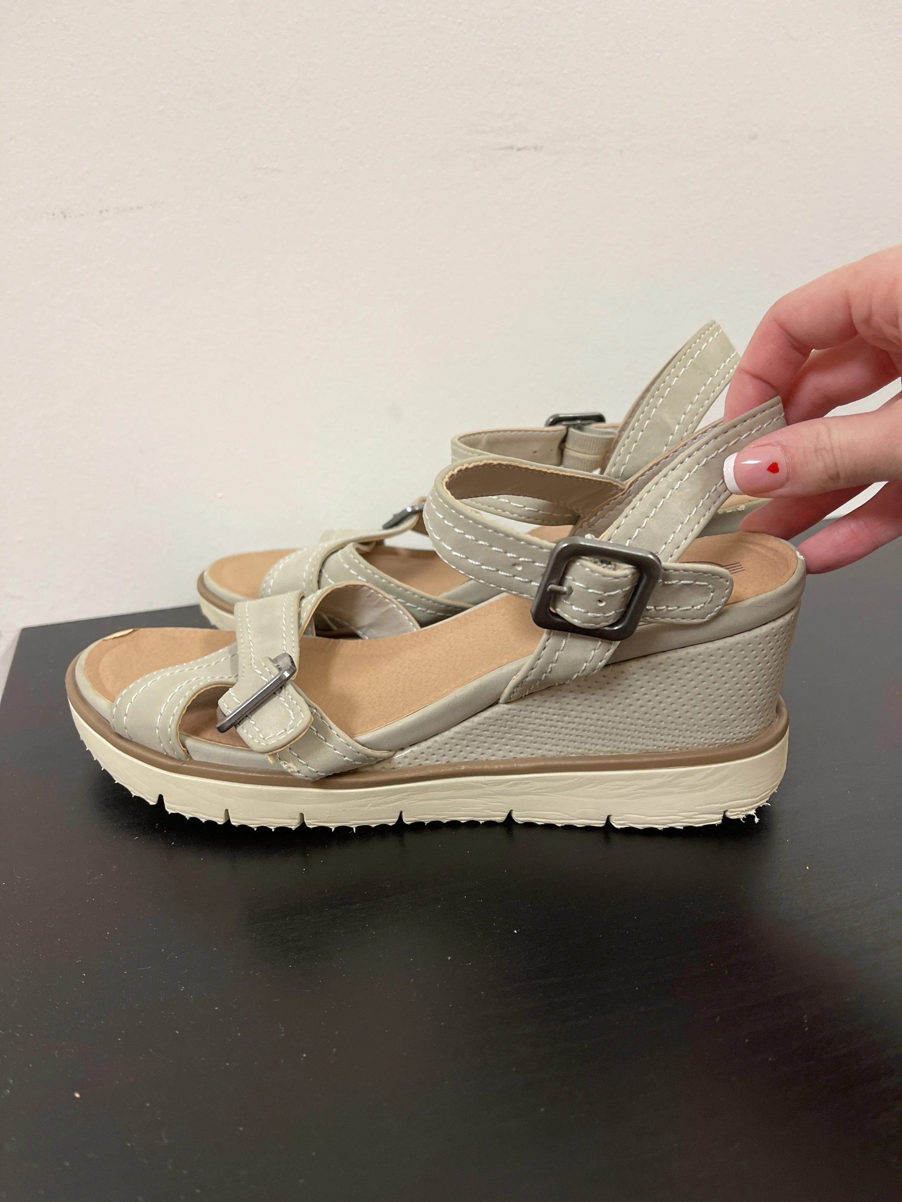 Sandals Heels Wedge By Clothes Mentor  Size: 8.5